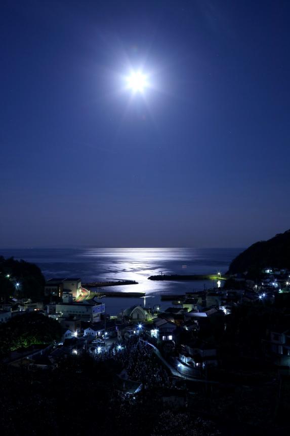 奈良尾の夜景（月夜間）©KAMIGOTO