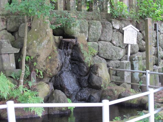 島原湧水　美音の滝（猛島神社）