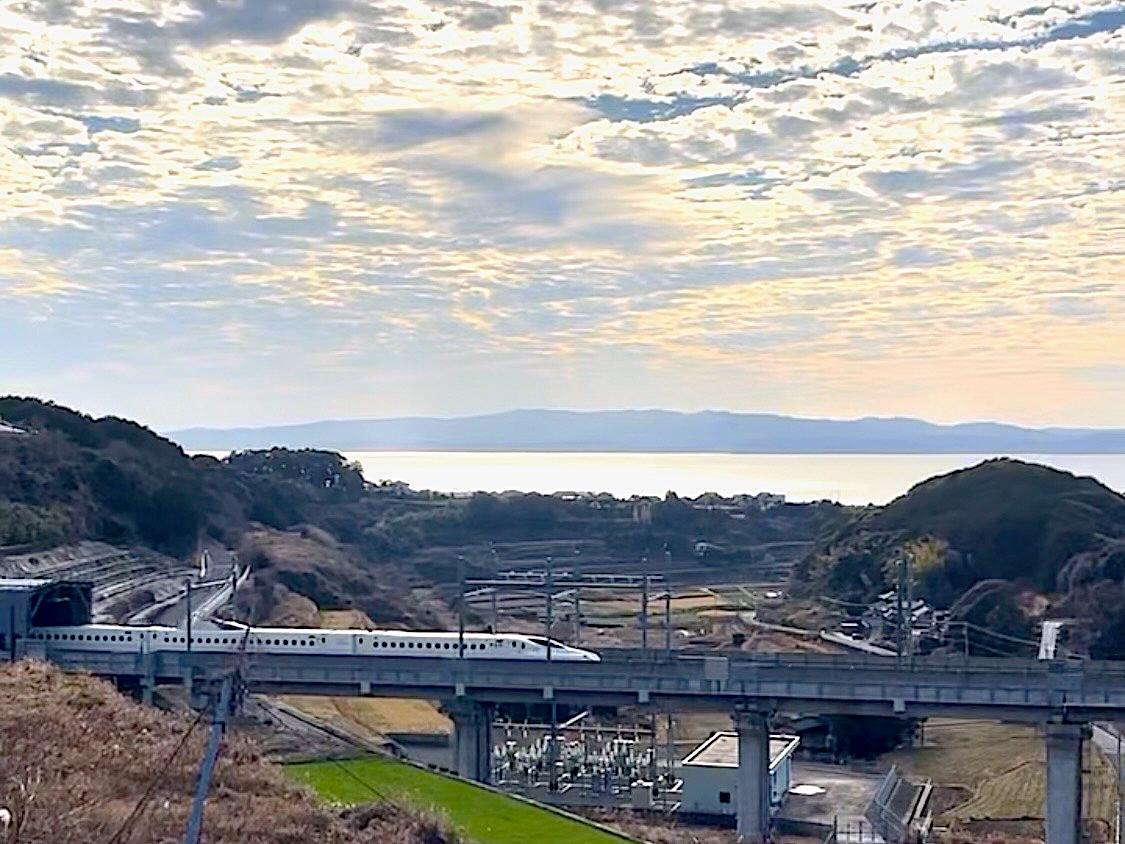 西九州新幹線かもめが見れる「緑道豊穣の碑　展望所」-1