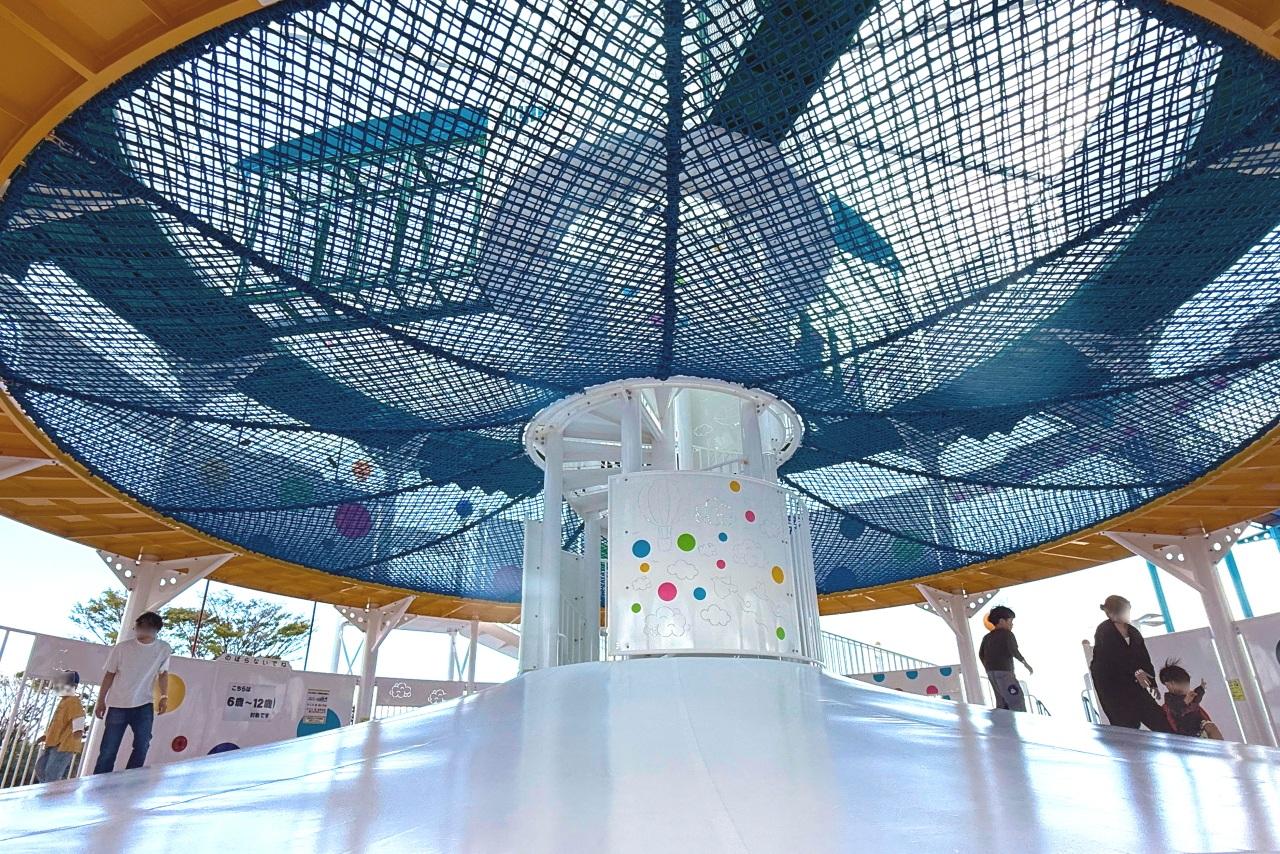 【２階部分】ふわふわトランポリンと、各種スライダーが楽しそう！-0