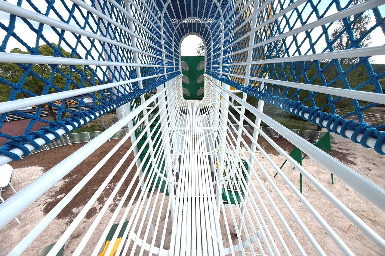 スパイラルスライダーへは、外階段から-2