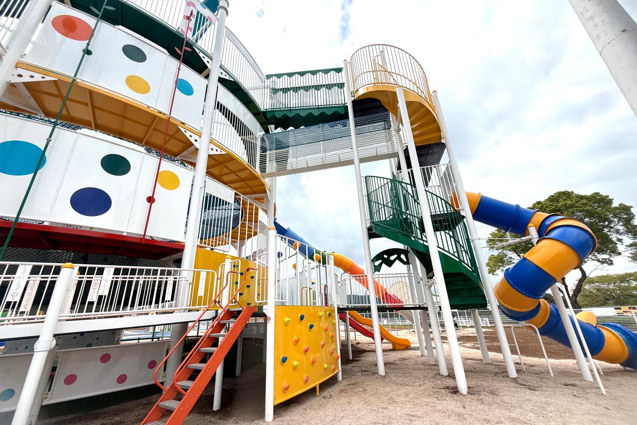 スパイラルスライダーへは、外階段から-1