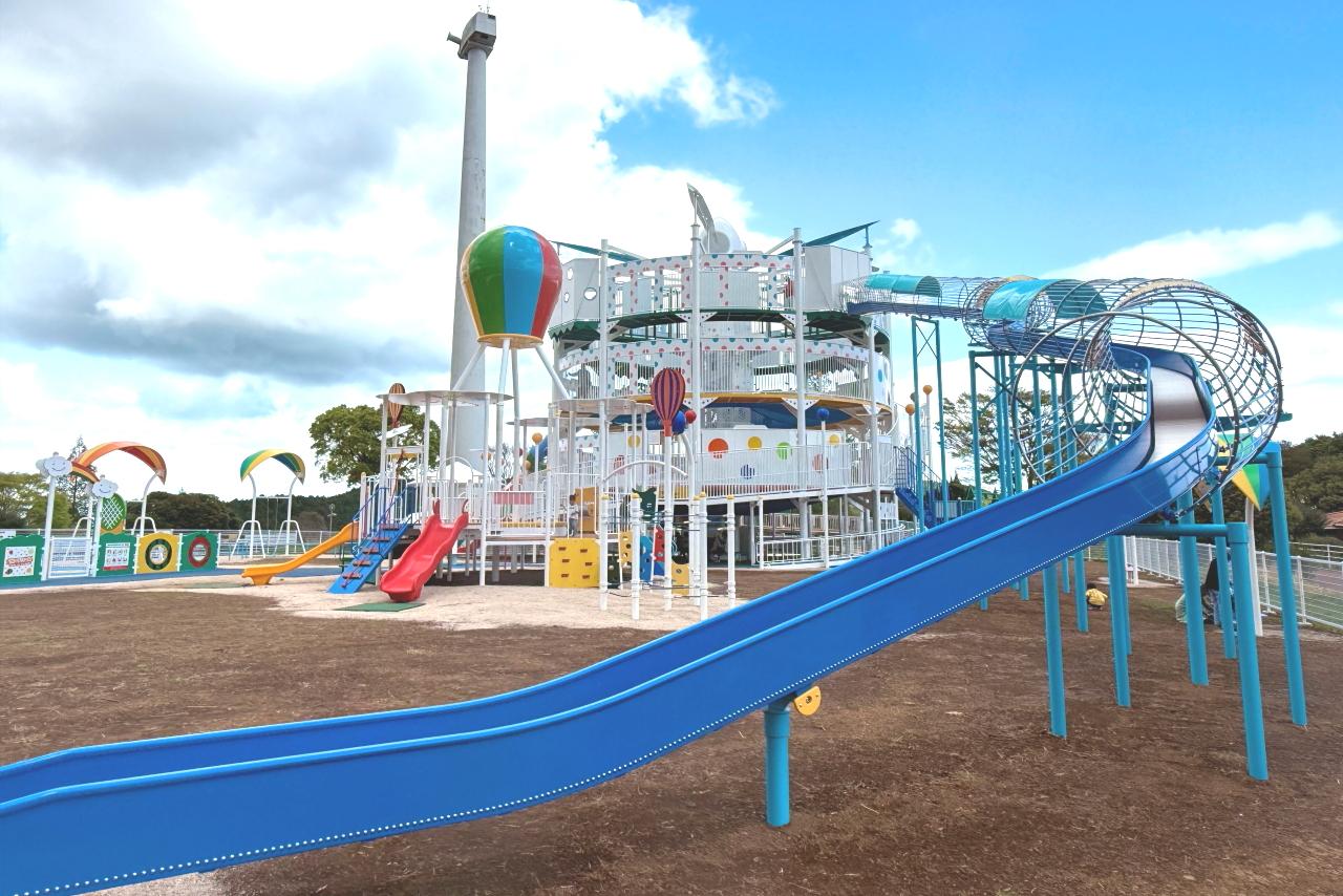 【４階部分】見晴らし最高の展望スペースと、大迫力のローラースライダー-1