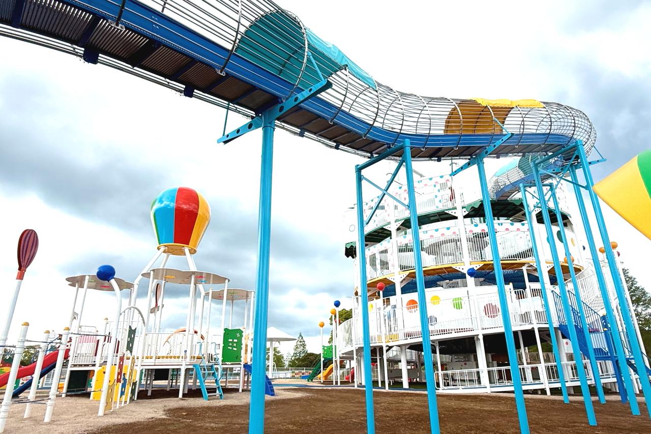 【４階部分】見晴らし最高の展望スペースと、大迫力のローラースライダー-2