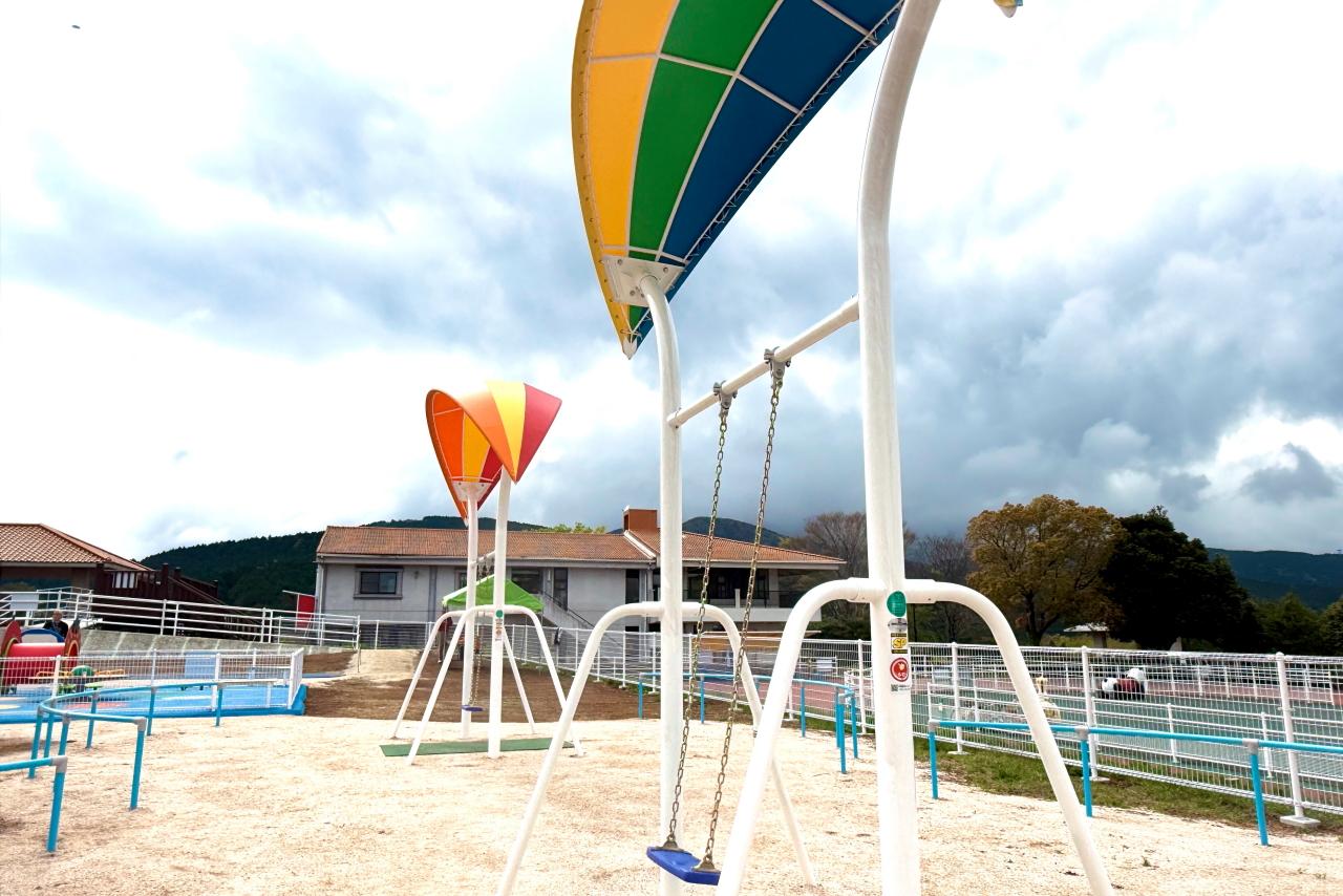 周辺には、まだまだいろんな設備が　【単体遊具・管理施設】-0