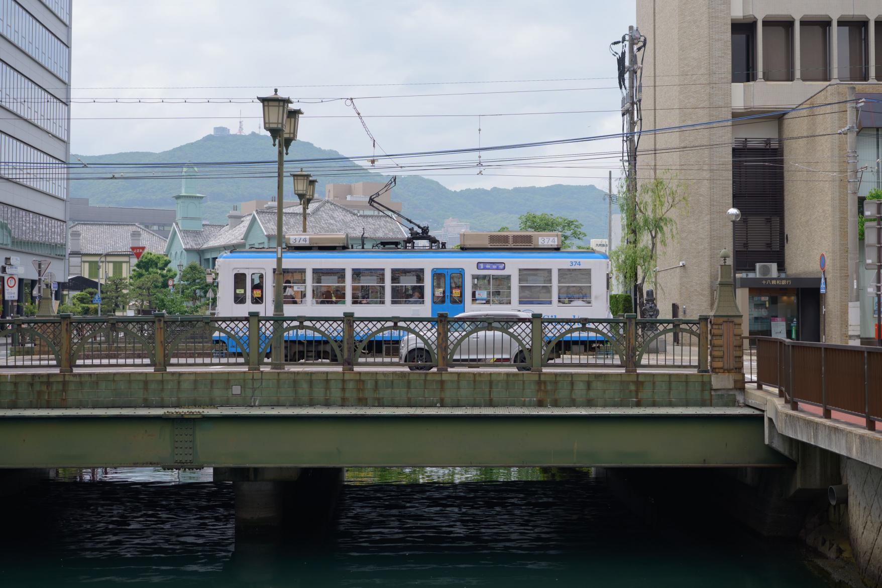 新地中華街そばの本川口橋 ～真横から路面電車を撮影できるスポット～-0
