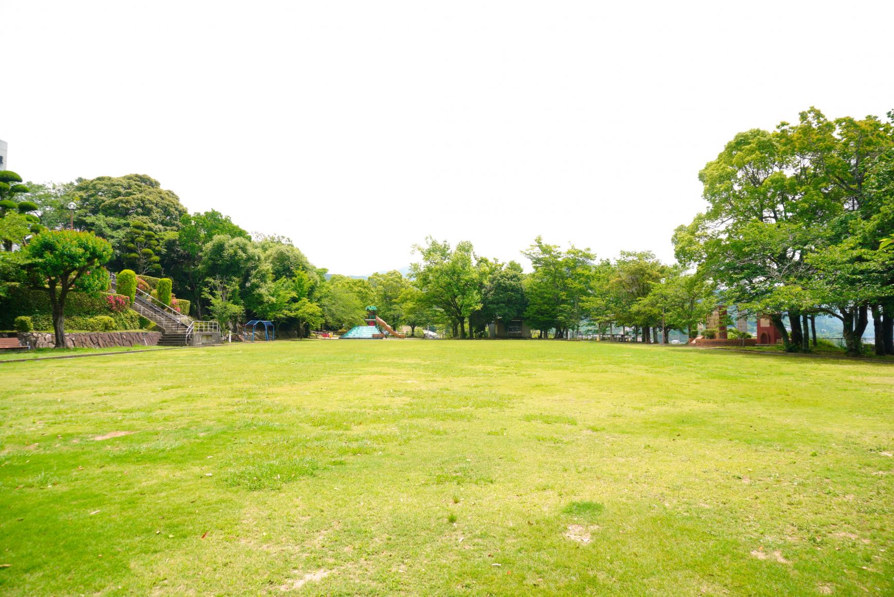 川棚の町と大村湾が一望できる城山公園-1