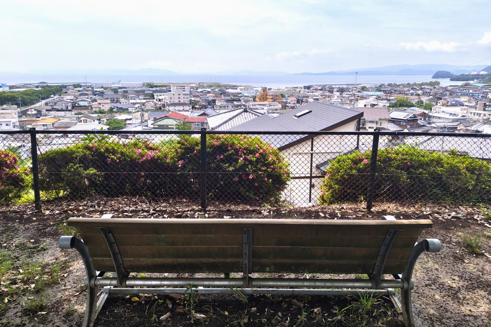 川棚の町と大村湾が一望できる城山公園-0