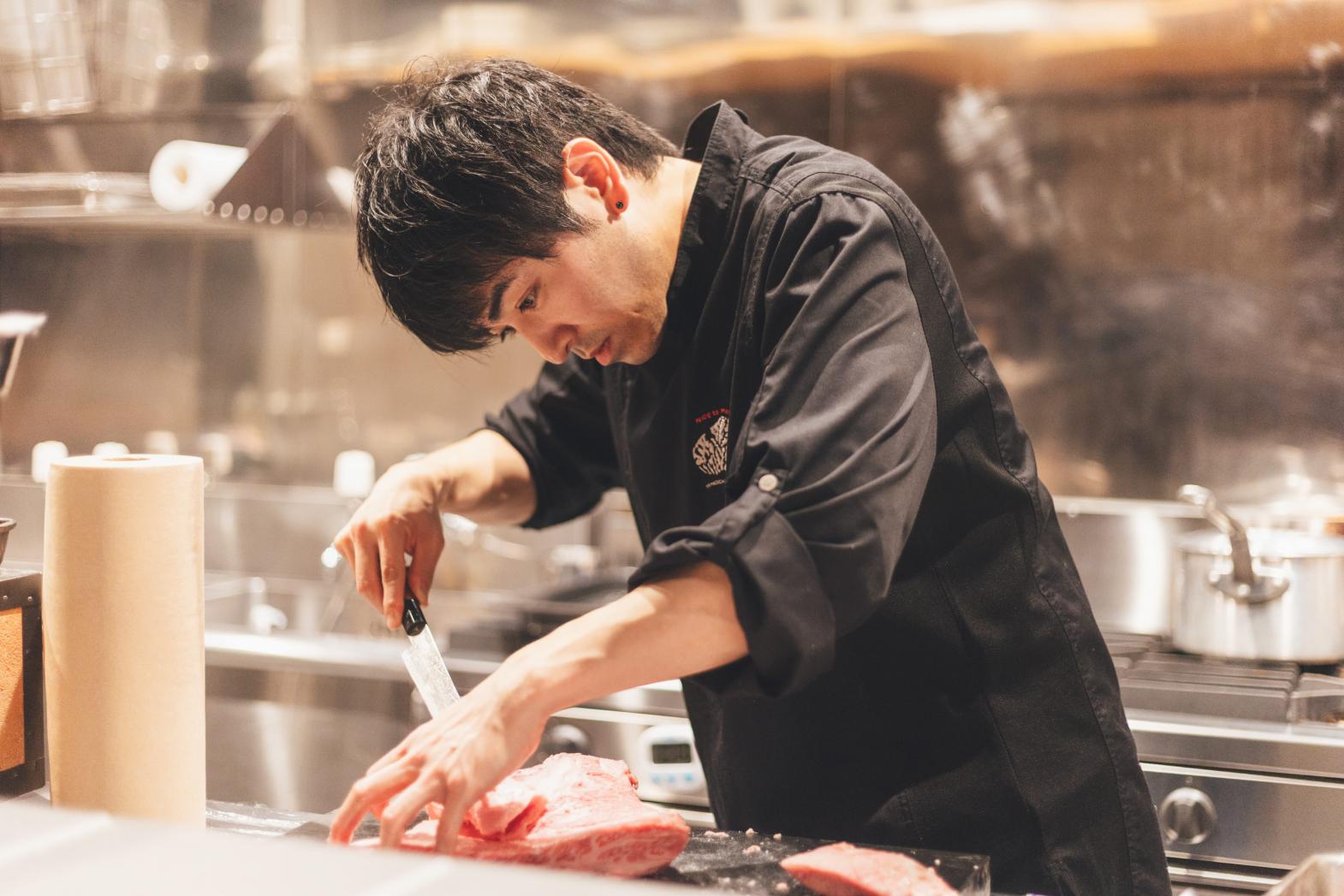 食材の魅力を引き出す料理人-0