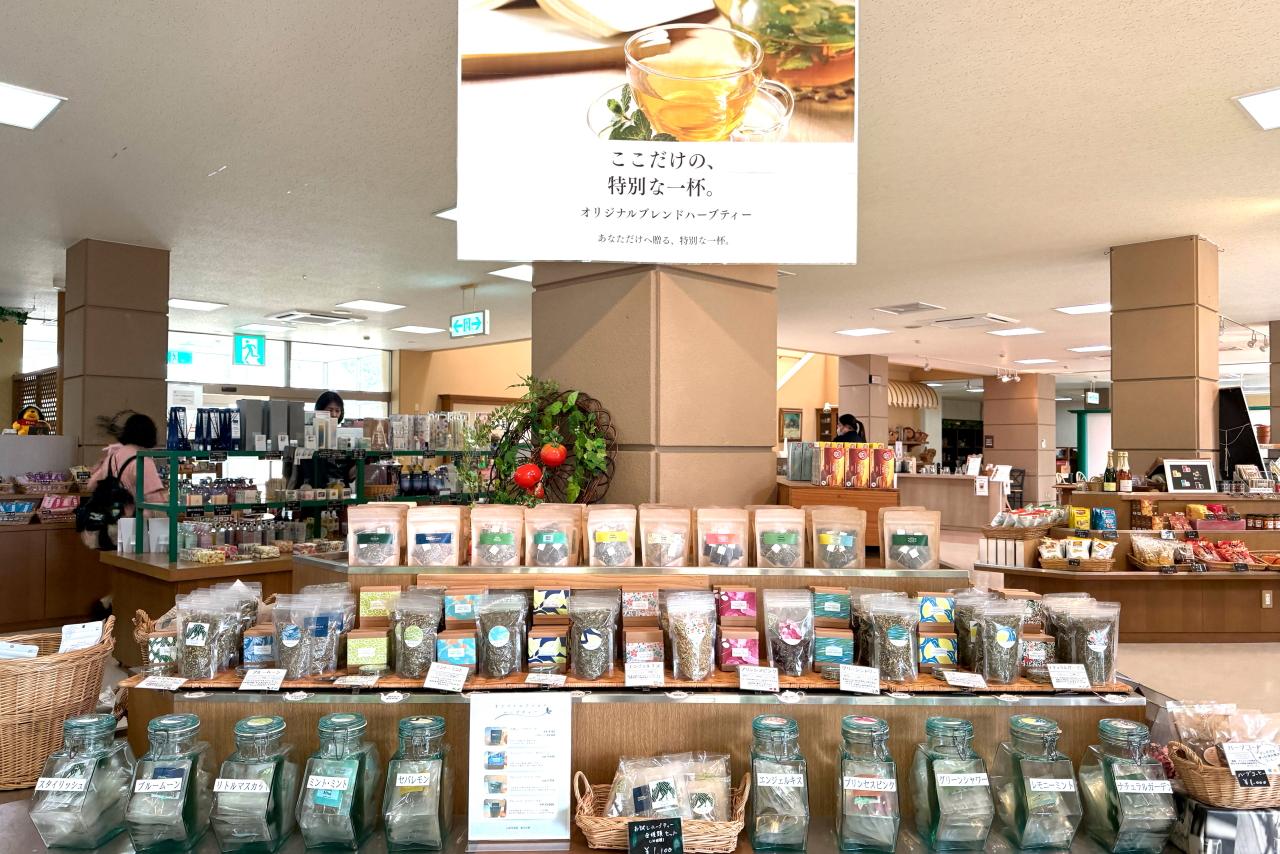 香りの館には、各種ハーブティーがズラリ！-0