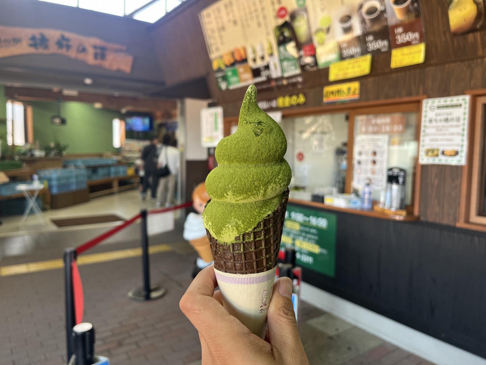 １．【道の駅「彼杵の荘」】そのぎ茶ソフトクリーム-0