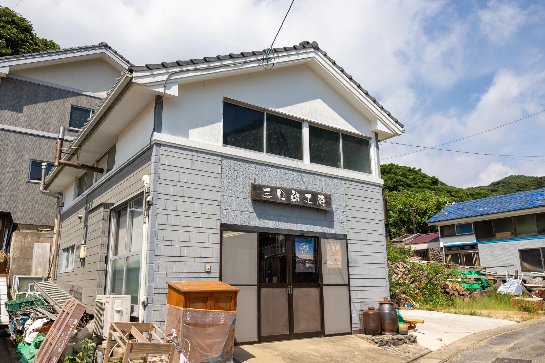 徒歩1分！「三兄弟工房」へ-0