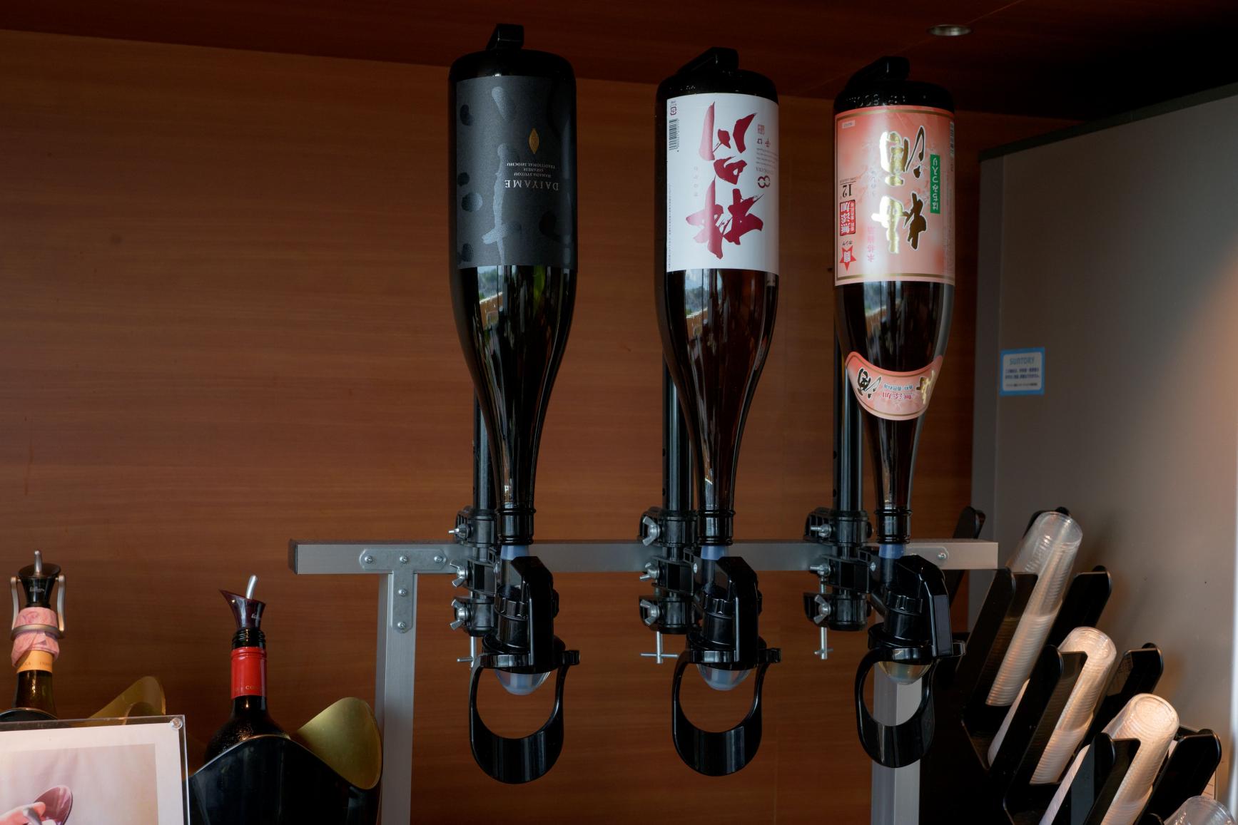 まずはプレミアムラウンジで乾杯！-2