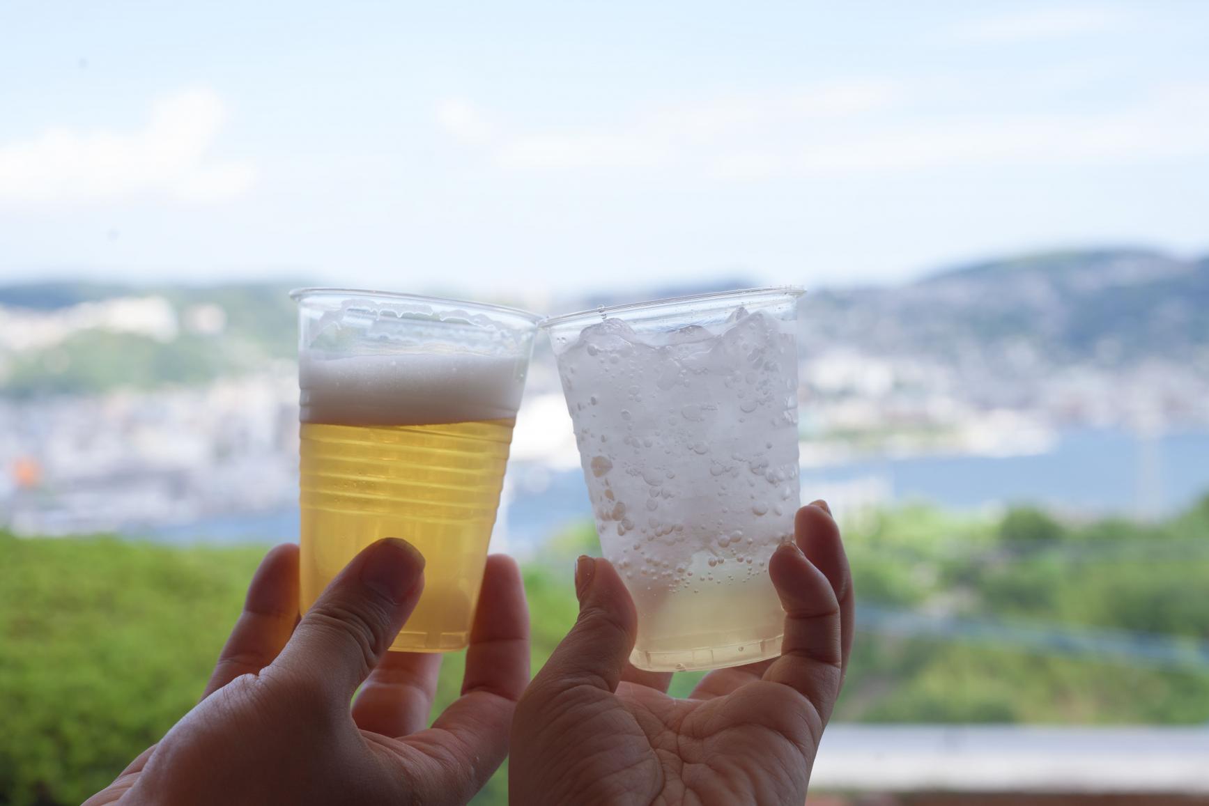 まずはプレミアムラウンジで乾杯！-5