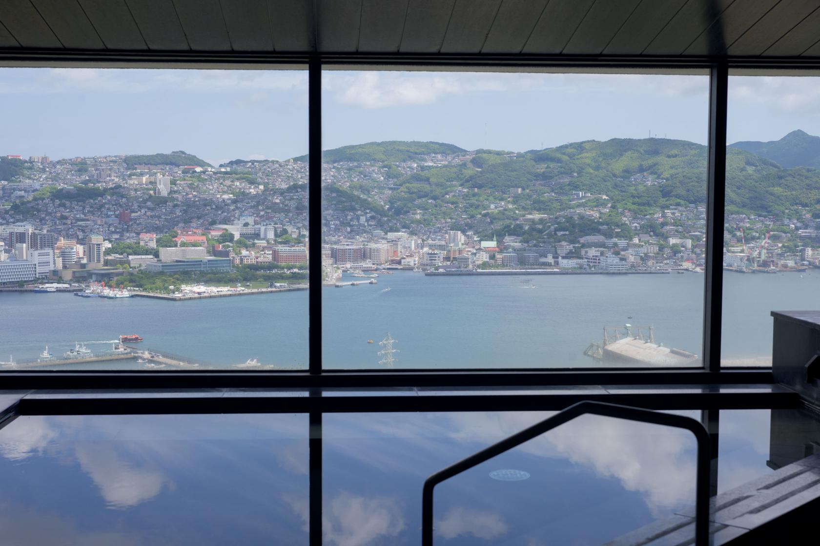 最上階の展望大浴場で、絶景に包まれる湯時間-0