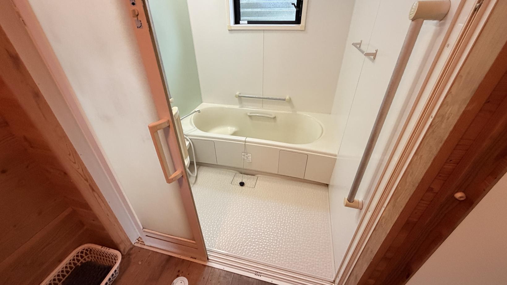 お風呂もトイレも完備！初心者にも安心の平屋バンガロー-2