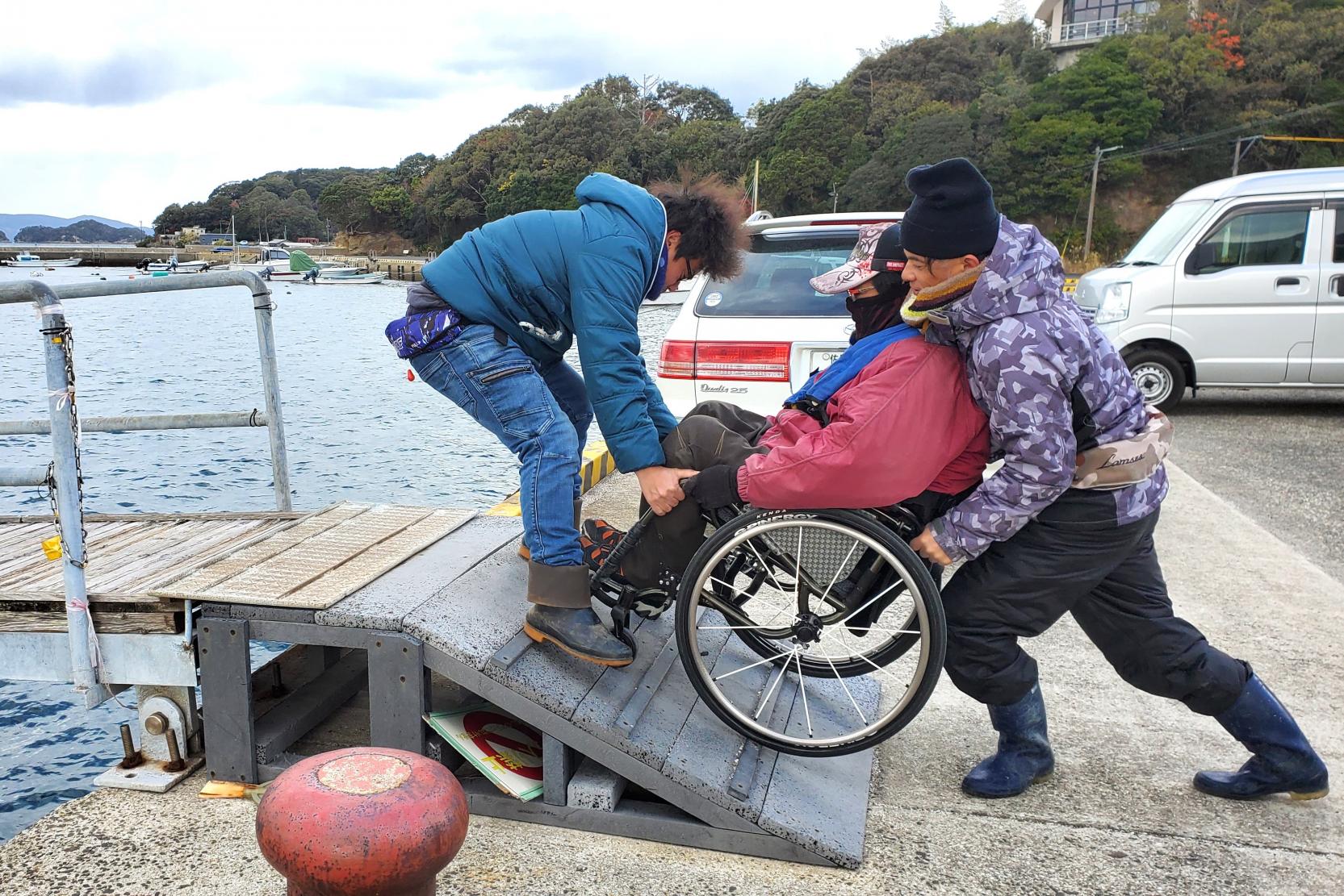 車椅子に乗ったままスムーズに乗船・下船-0