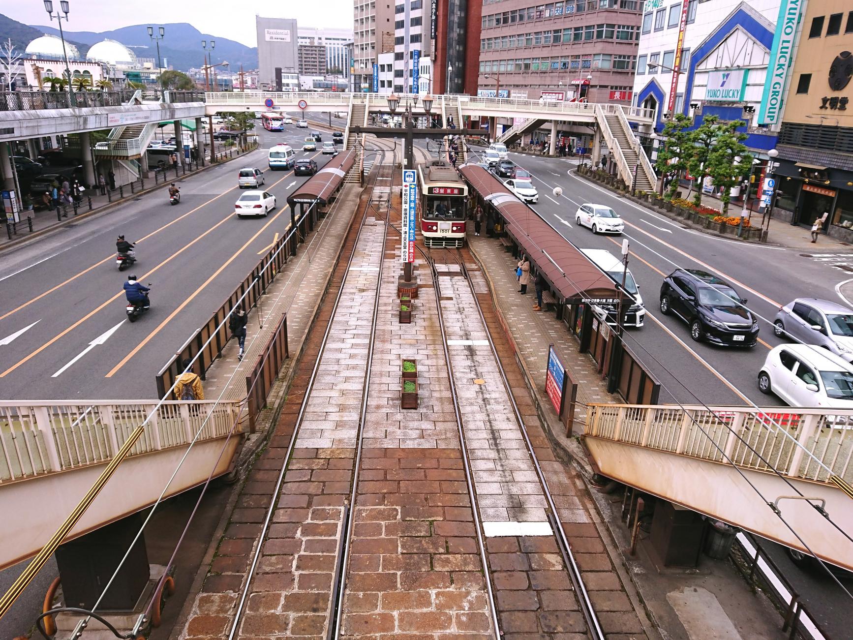 路面電車で観光地に行くには-0