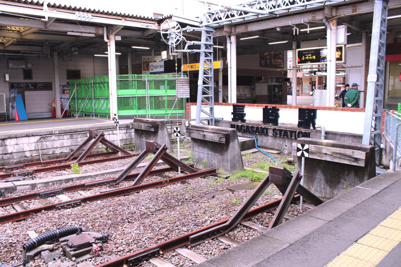 終着駅の象徴である「車止め」を愛でるのも一興-1