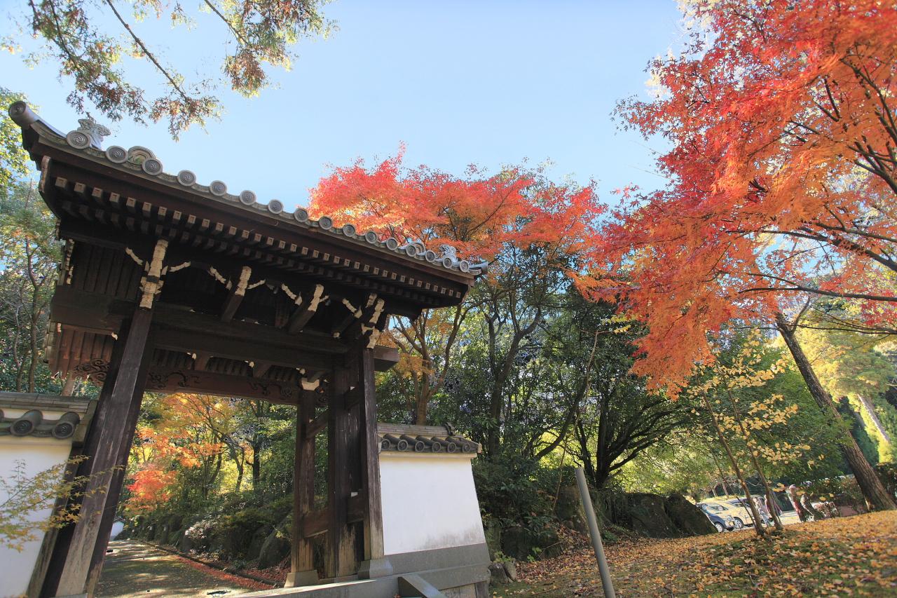 静寂感漂う荘厳なパワースポット「奥の院」-0