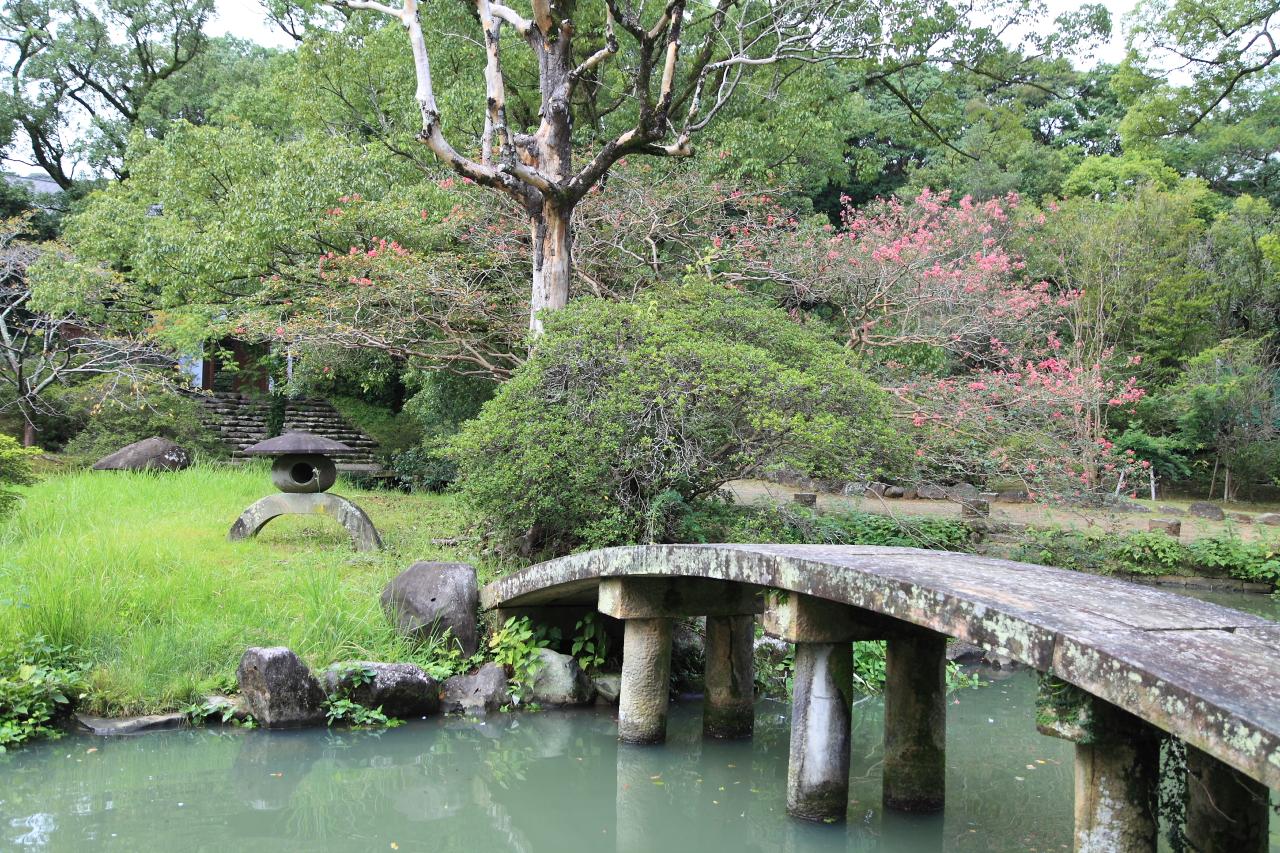 県立高校の敷地内に趣のある庭園「御書院」-1