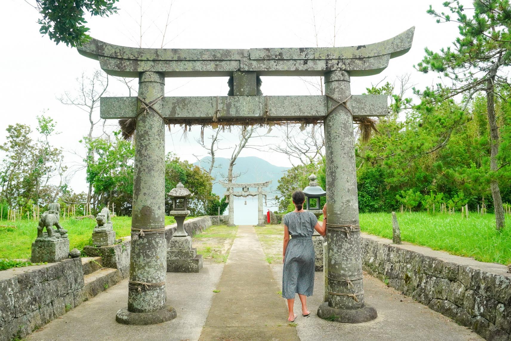 野崎島に繋がる神社「地ノ神島神社」-1