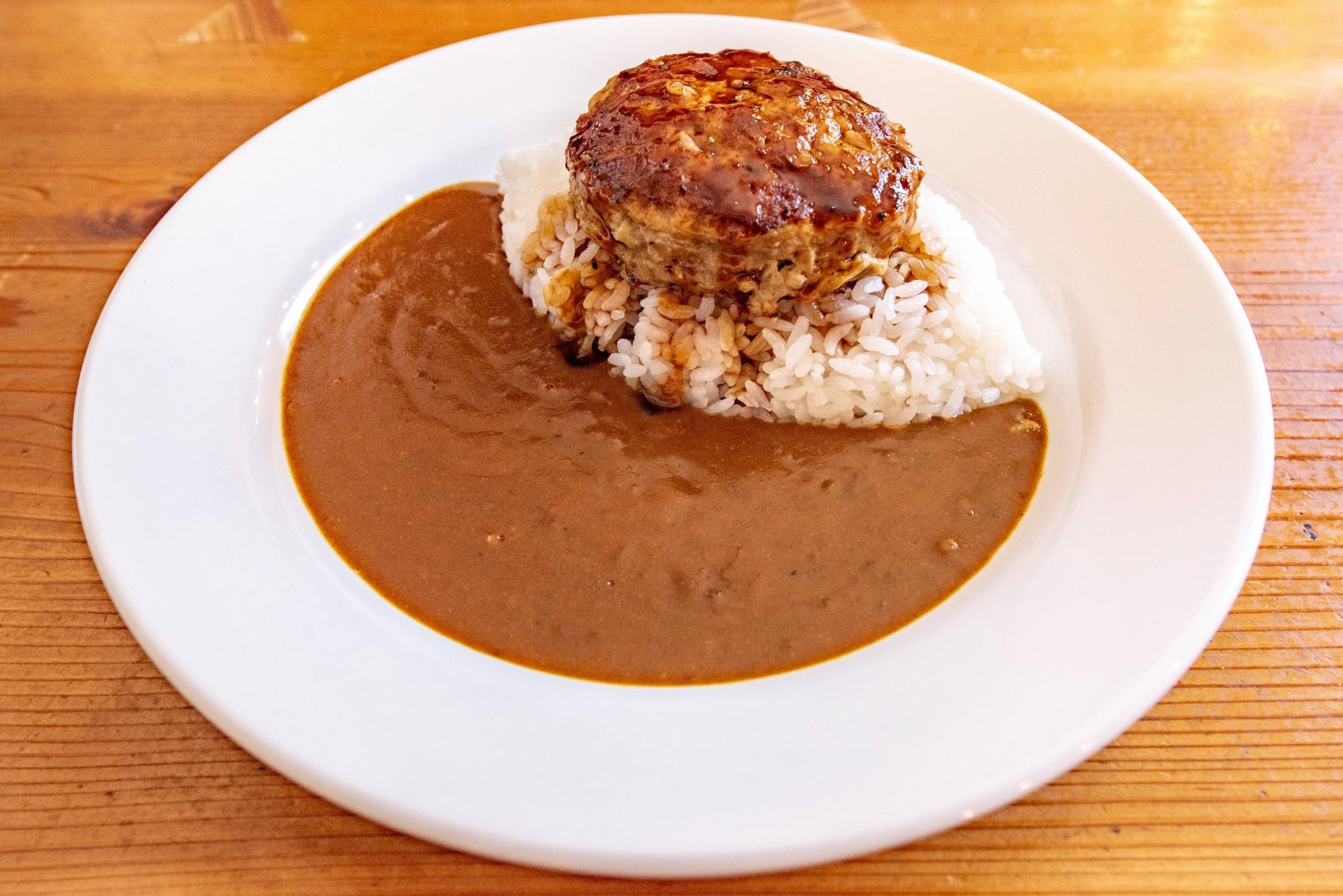 特製カレーとふっくらパンケーキが人気！-0