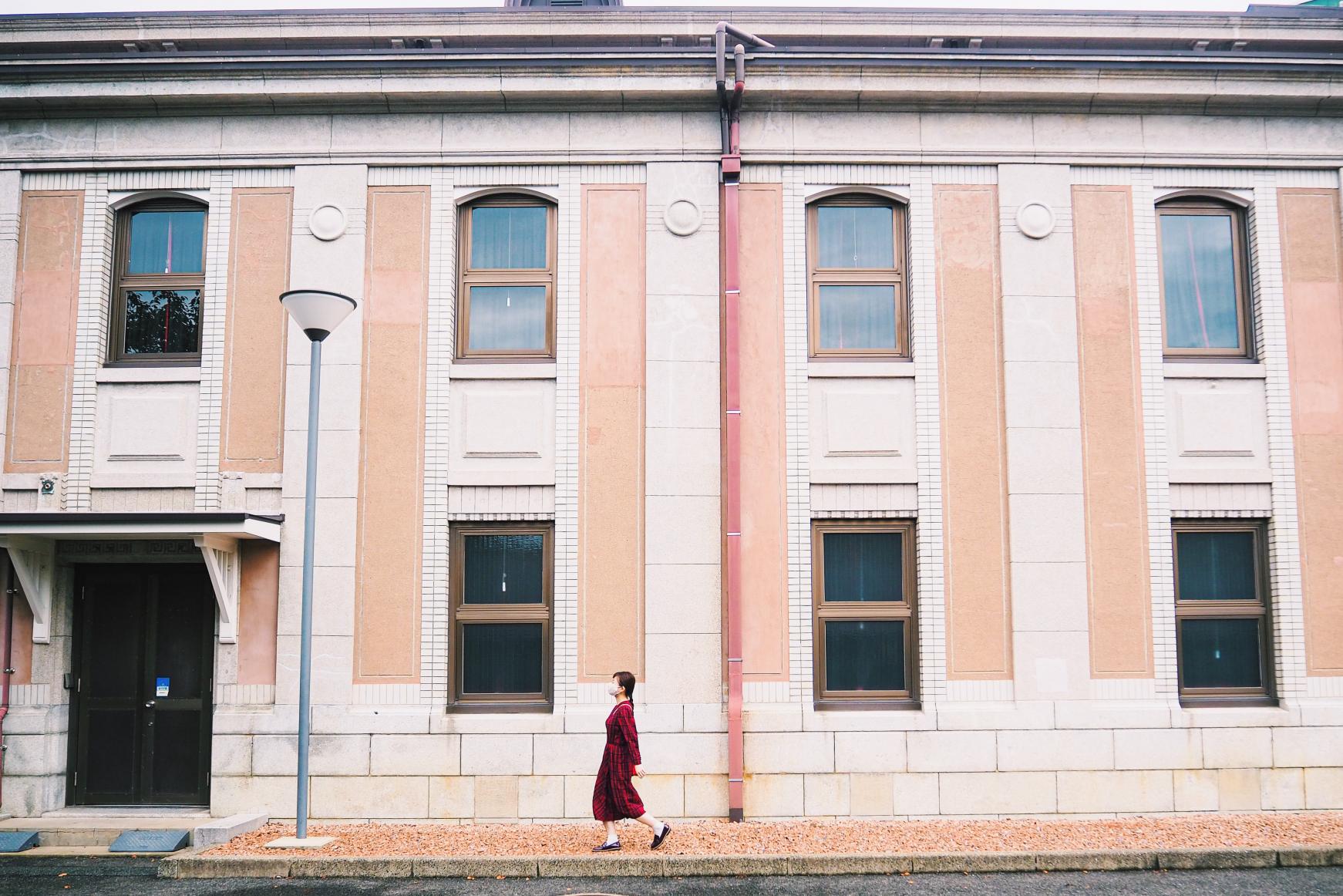 佐世保文化ホールのハイカラな赤煉瓦の前で記念撮影☆-0