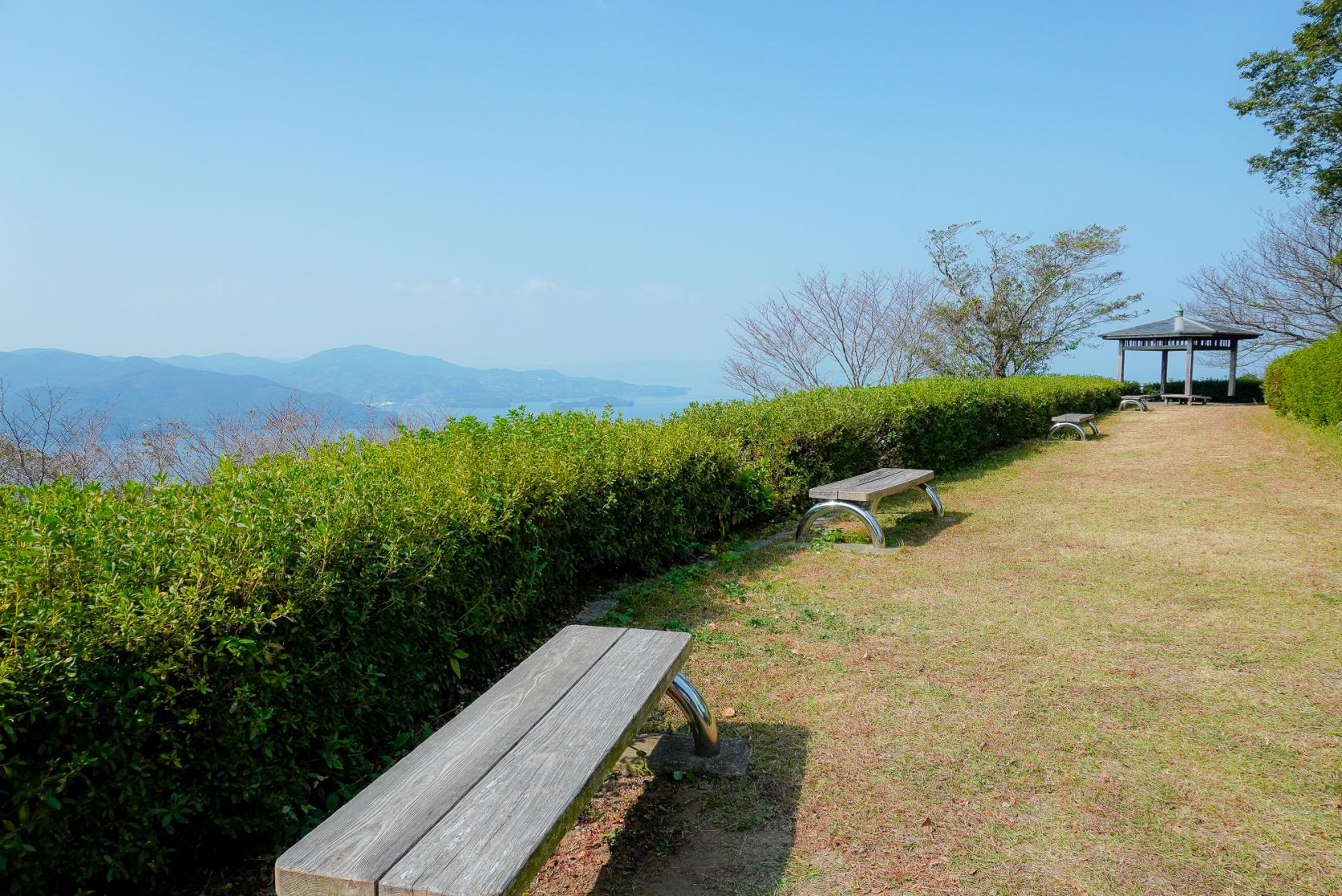 昼間・夕陽・夜景と変化する景色を楽しめる展望所・日岳公園-0