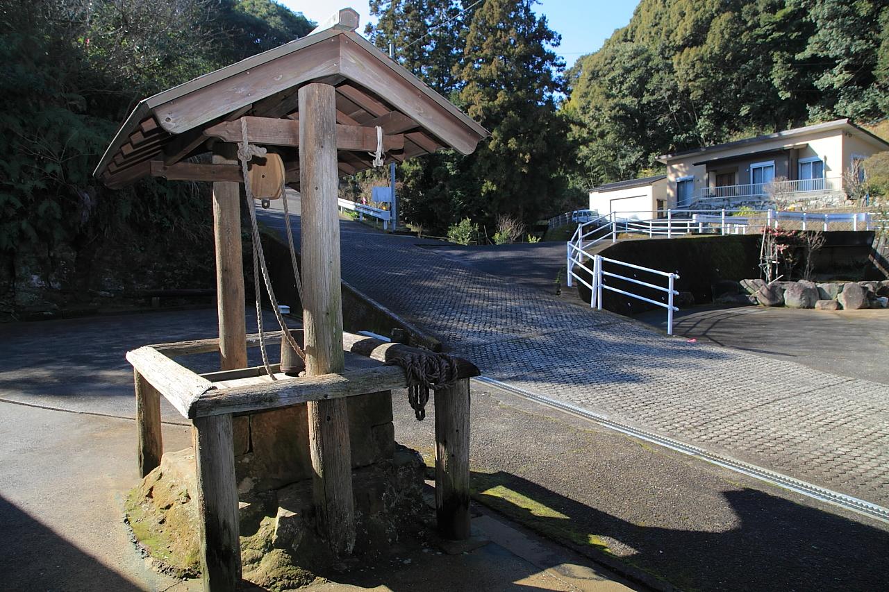 坂本龍馬も飲んだと言われる水が今でも湧き出る【旧茶屋の井戸】-3