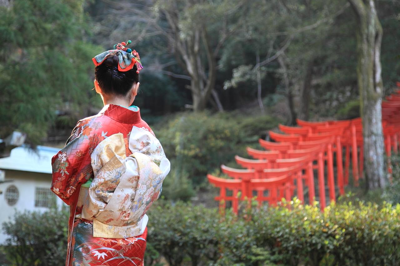 斜面づたいにズラリと鳥居が並ぶフォトジェニックスポット【中核稲荷神社】-1