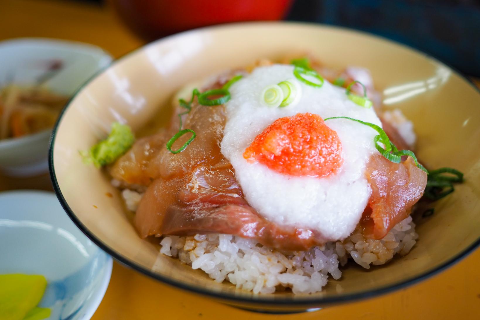 漁師一筋62年の店主が作る自慢の「丼」！！-0