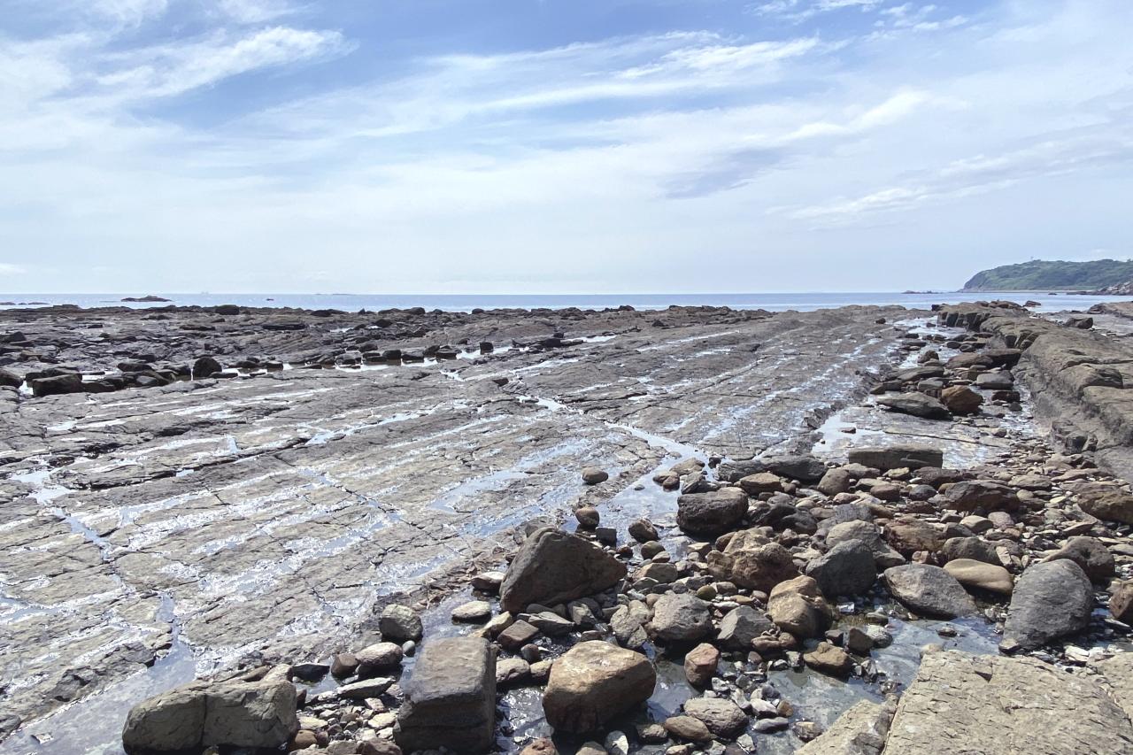 【畔の岩這】青島の「鬼の洗濯岩」のような絶景スポット-0