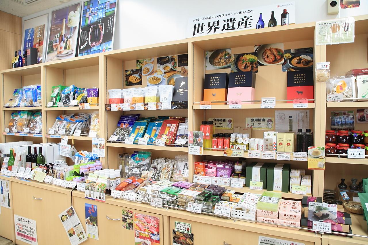 空港売店には、五島の特産物がいっぱい！ばらもん凧も販売されています-1