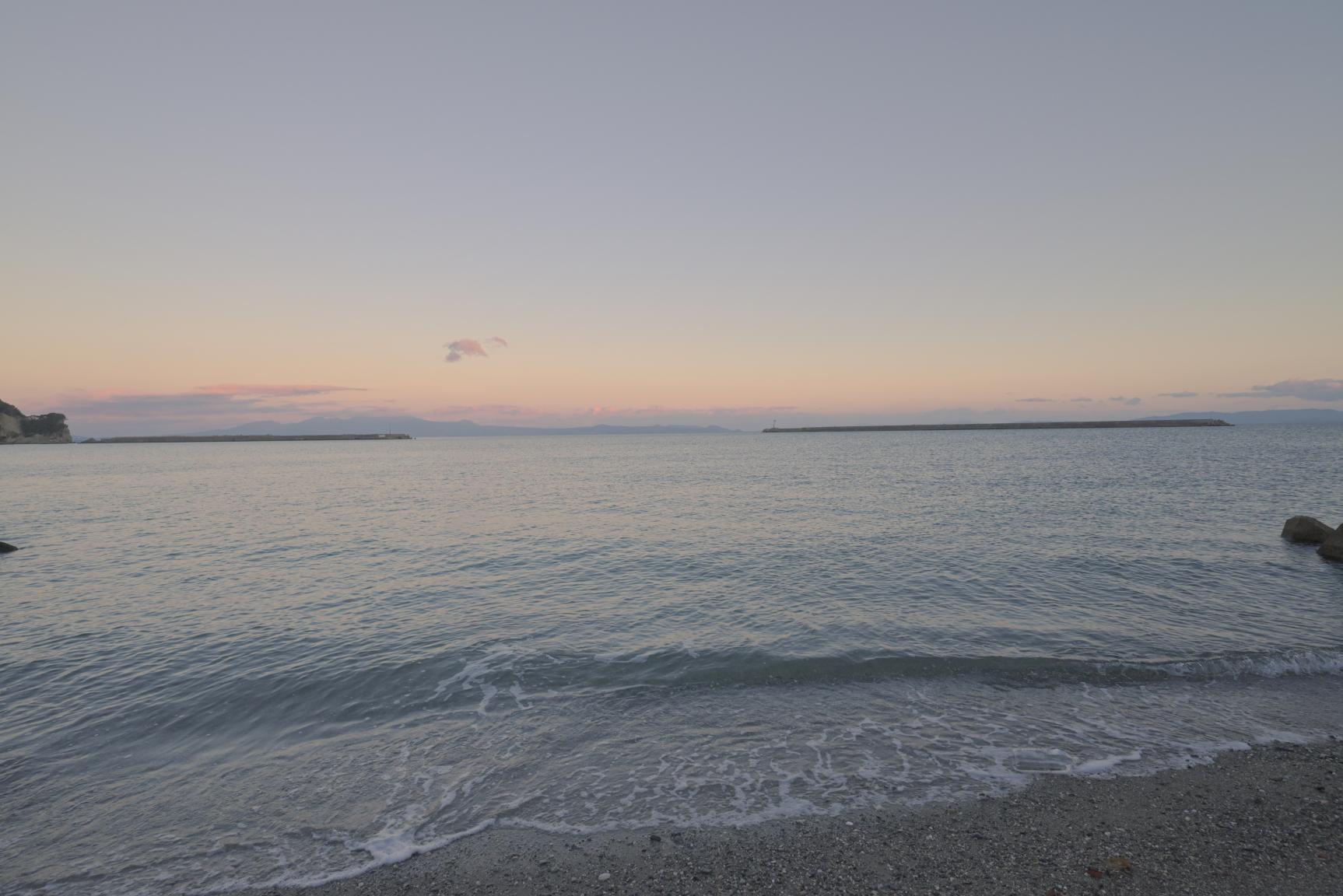 １日目 夕方：島原半島と天草を臨む橘湾の日の入り-0