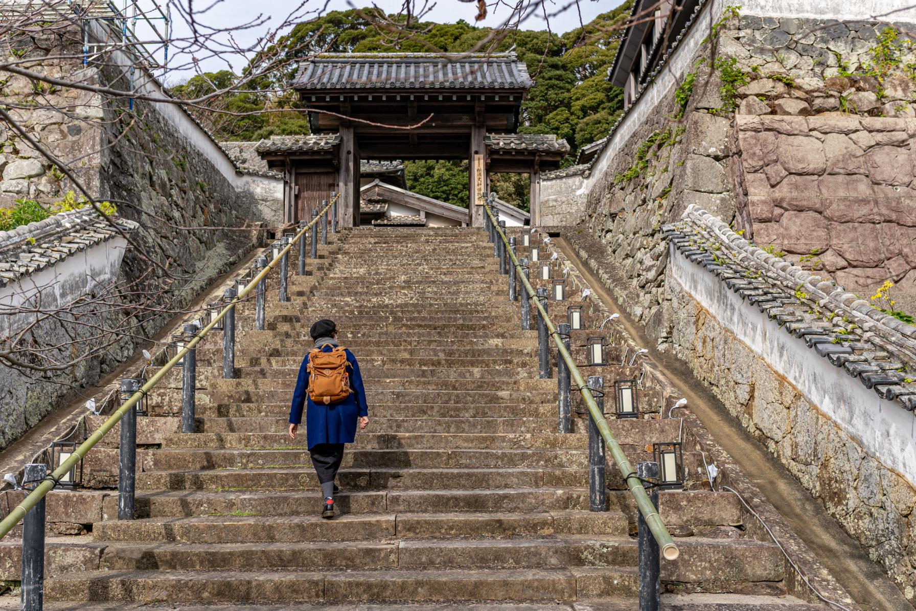 松浦史料博物館へと続く七十八段の階段！-0