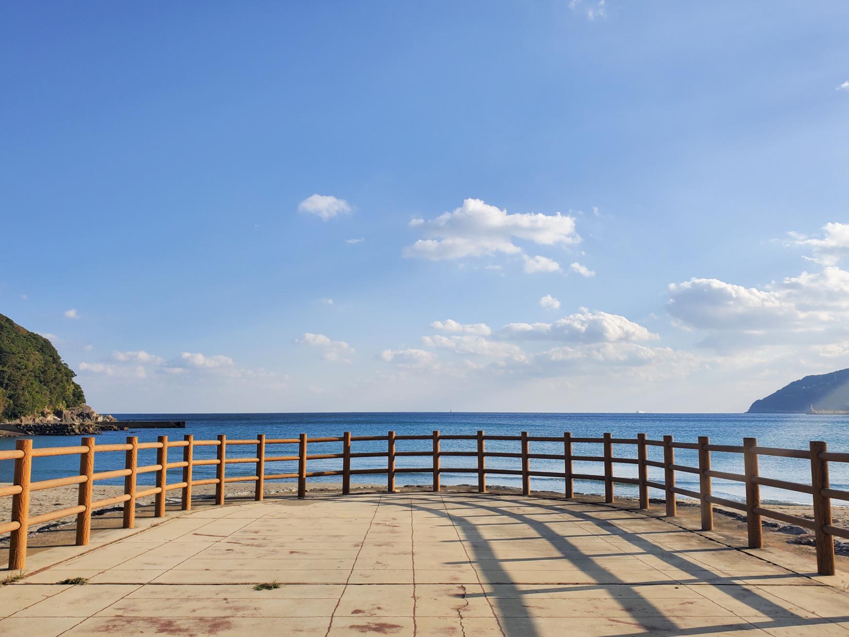 サーフィンも宿泊もできる奈良尾に近い絶景ビーチ！高井旅海水浴場-0