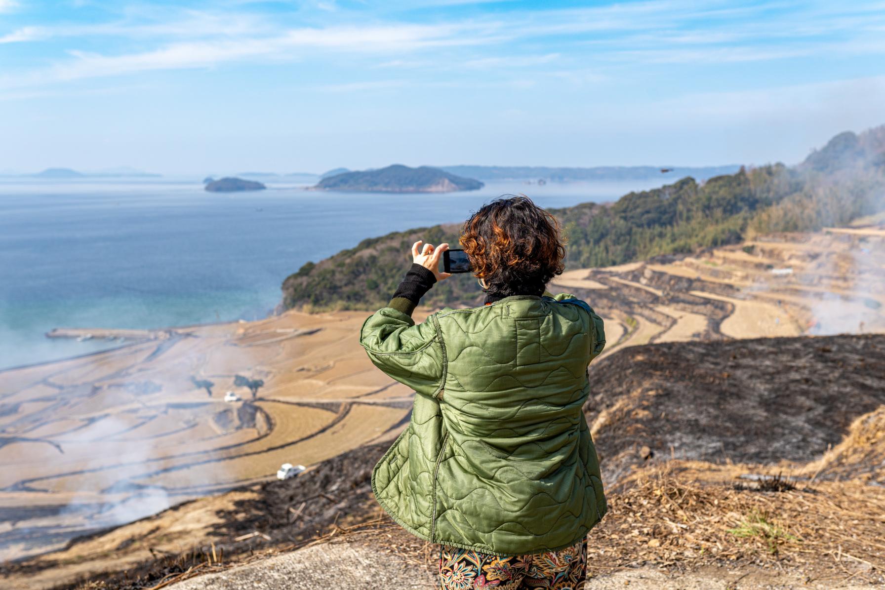 水張り時期だけじゃない！絶景「土谷棚田」の野焼きも◎-0