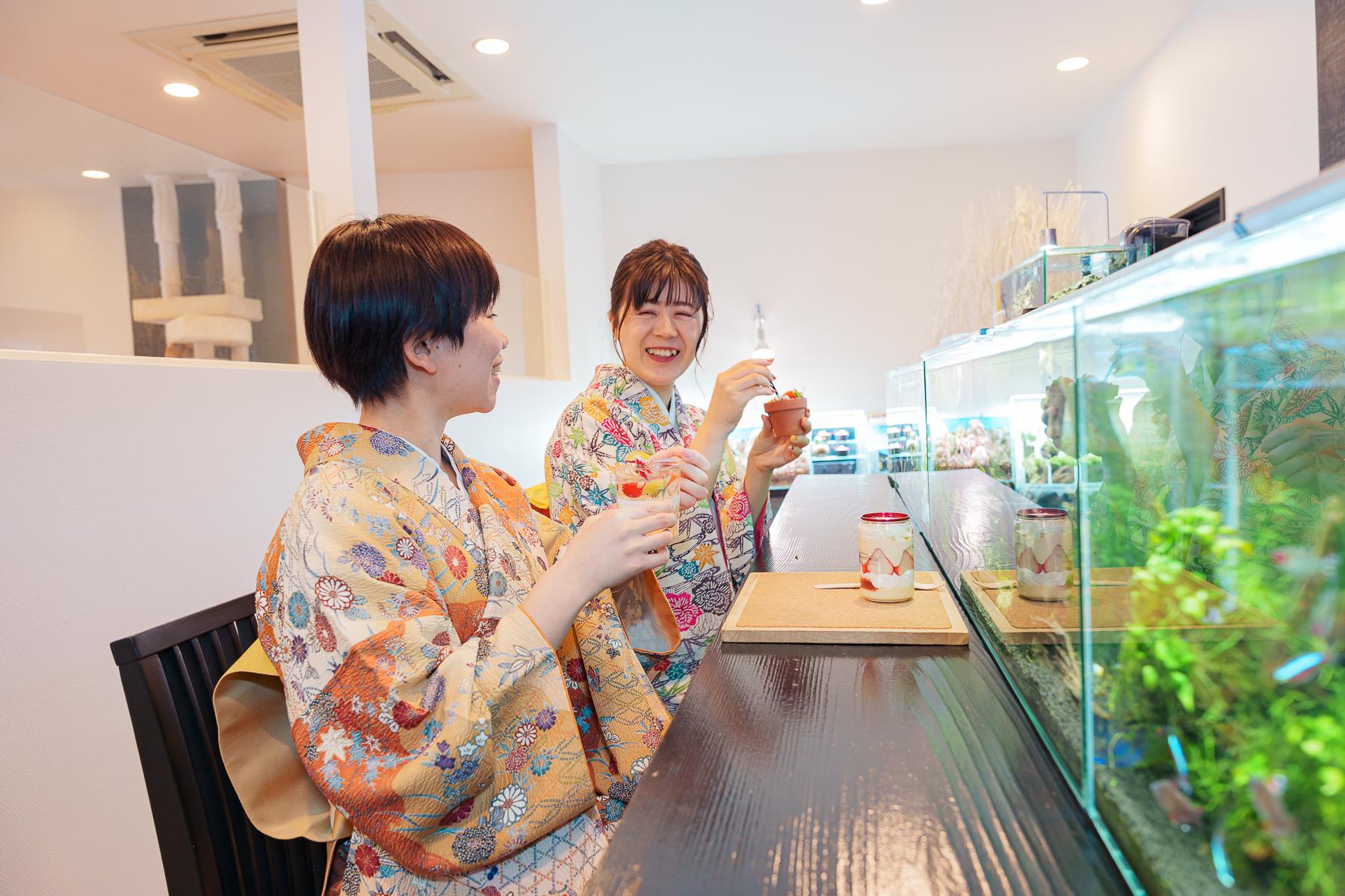 2階はカフェスペース！猫ちゃんとの触れ合いも♪-0