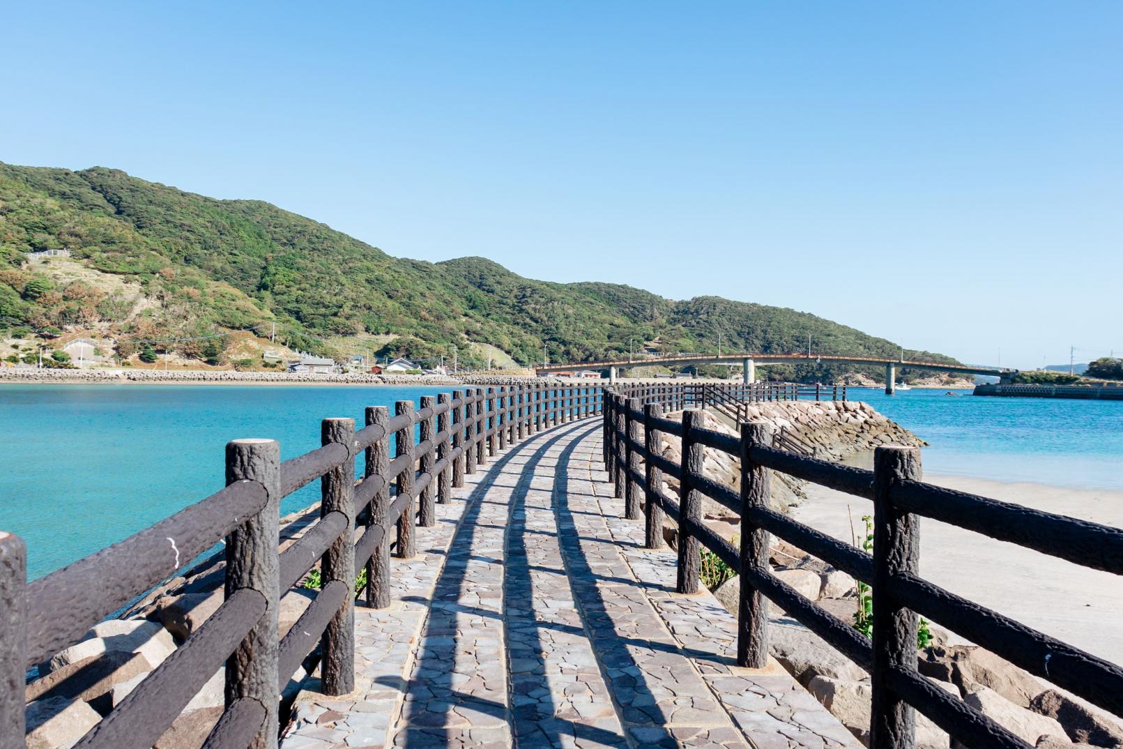 言葉を失うほどの美しい海「小浦海水浴場」-0