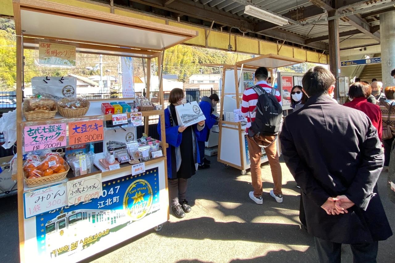 有明海コースの沿線を楽しもう！横断幕でお出迎え　【江北駅】-1