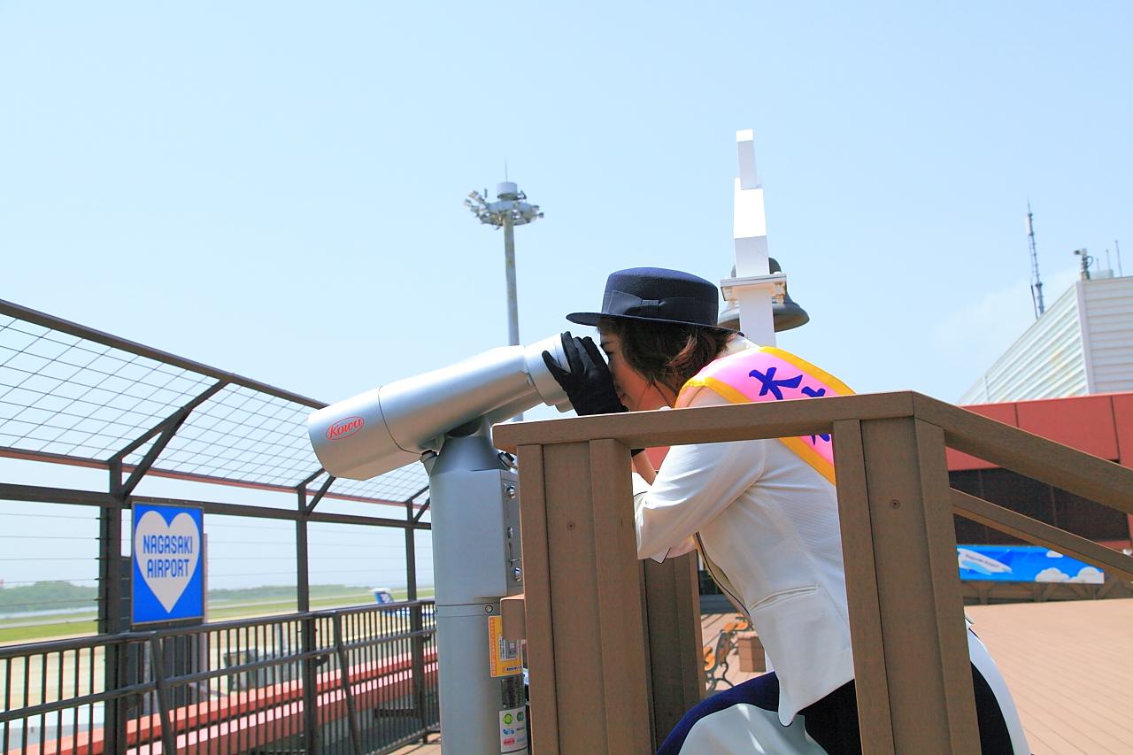 龍踊りの「顔出しパネル」や、光る飛行機のパネルも！芝生スペースでのんびり休憩-2