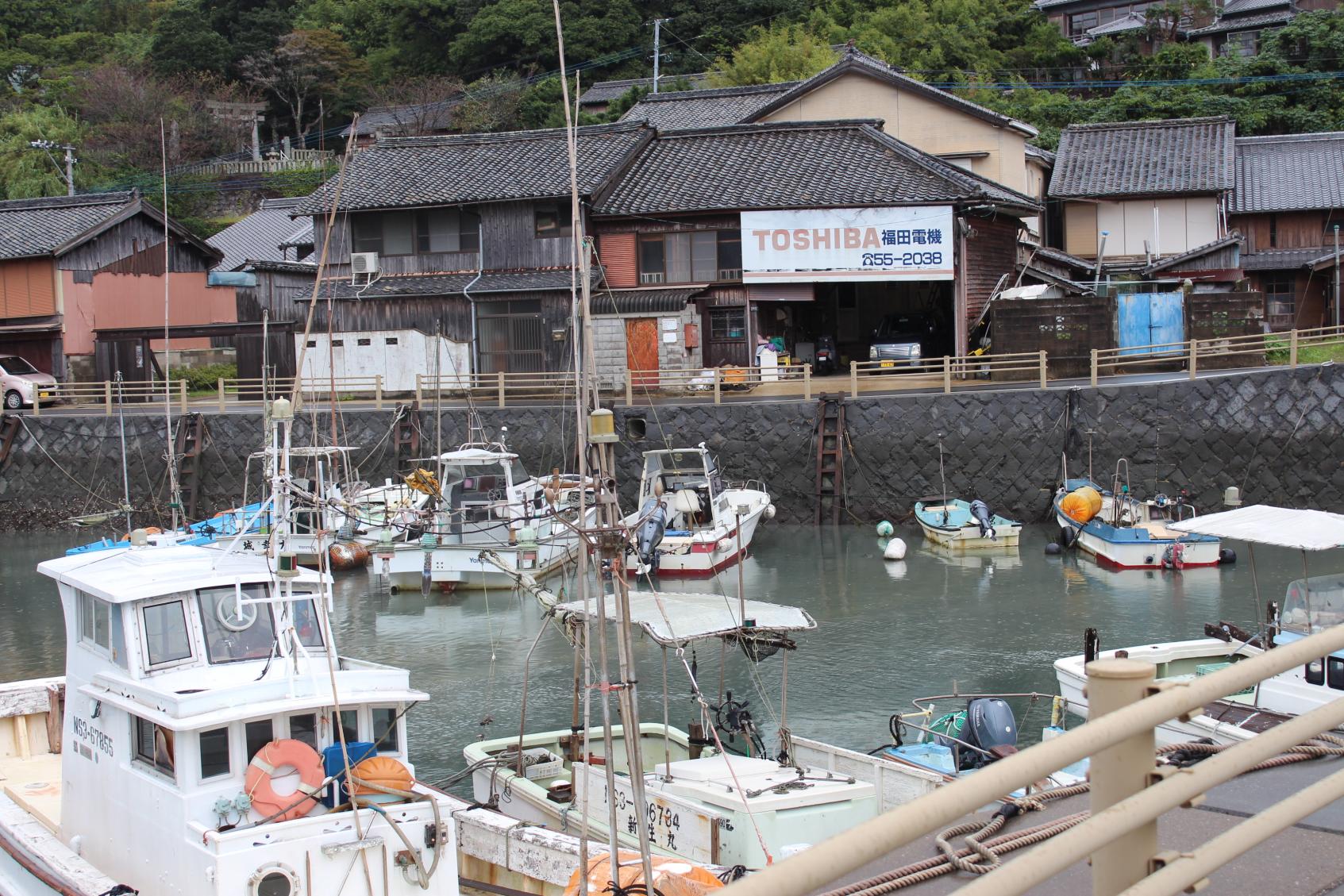 集落を抜けると、そこは小さな湊でした-0