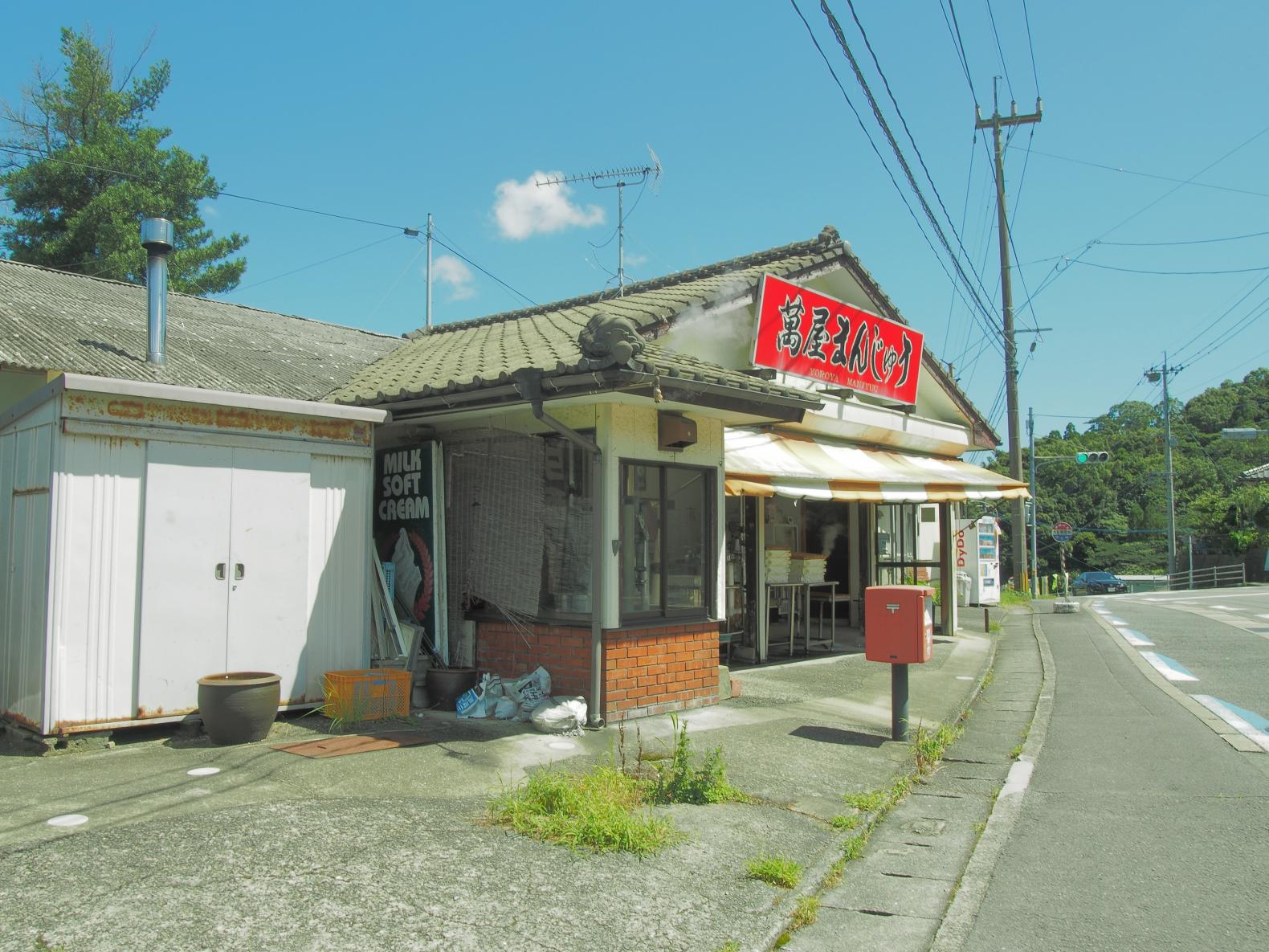 おやつの調達も忘れずに。「萬屋まんじゅう」-0