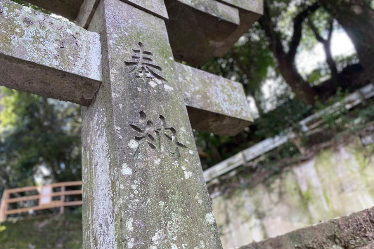 見どころ３：全国的にも希少な角ばってる鳥居　【方形の鳥居】-1