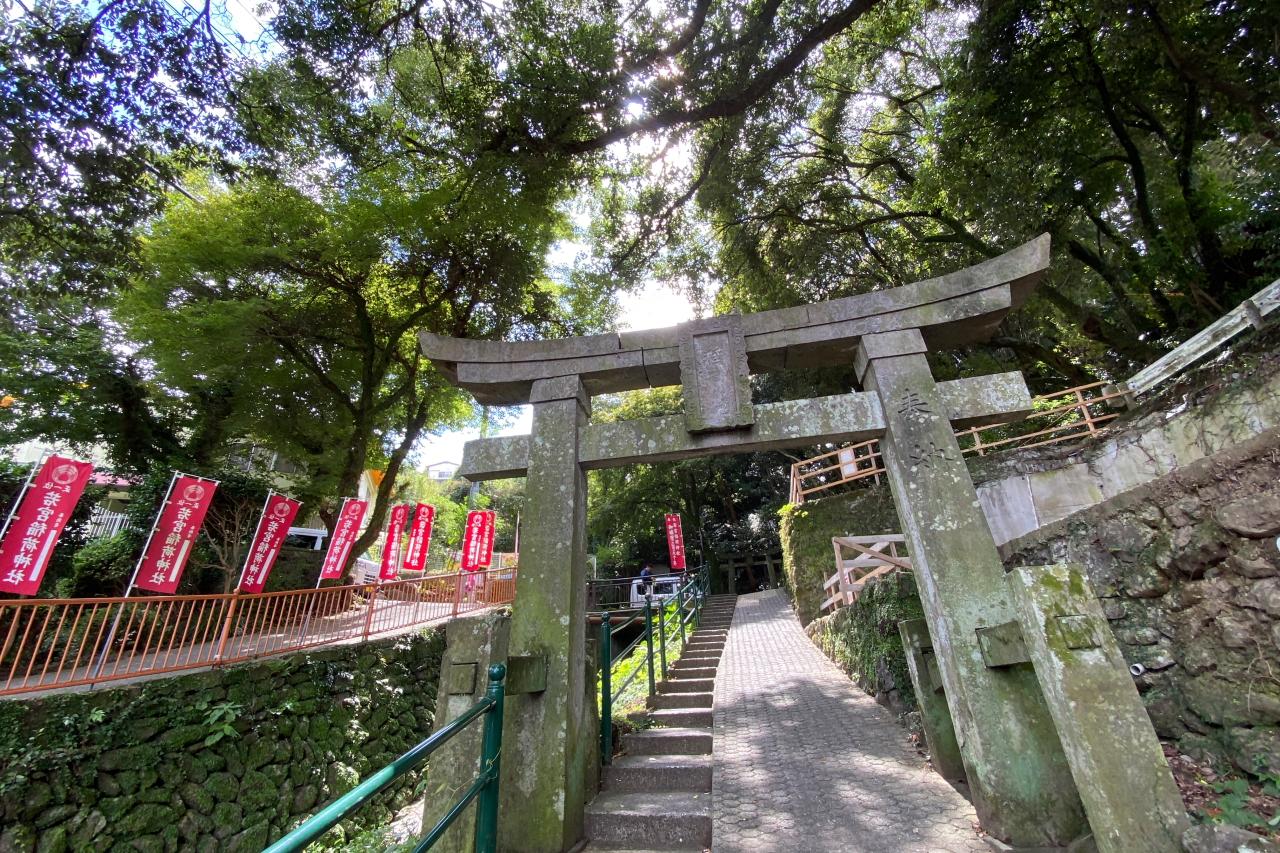 見どころ３：全国的にも希少な角ばってる鳥居　【方形の鳥居】-0