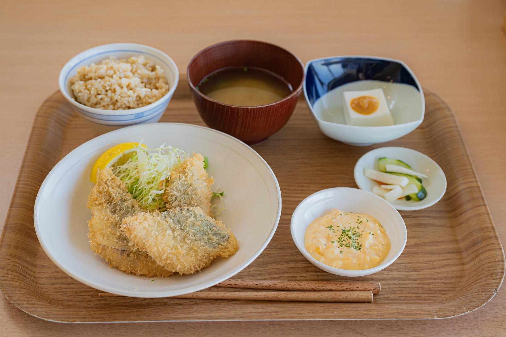 朝獲れの‟ふわとろ”アジフライ定食!!-1