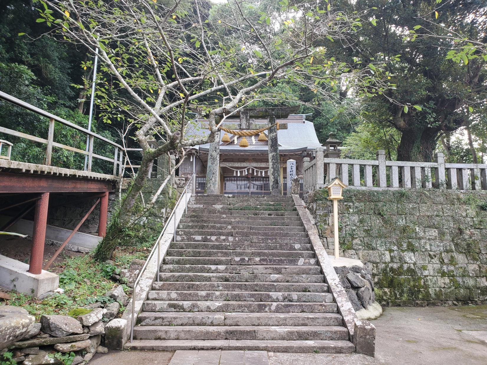 八雲神社
蓮池があったので、初夏にはキレイな花が咲くのかもしれません。-0