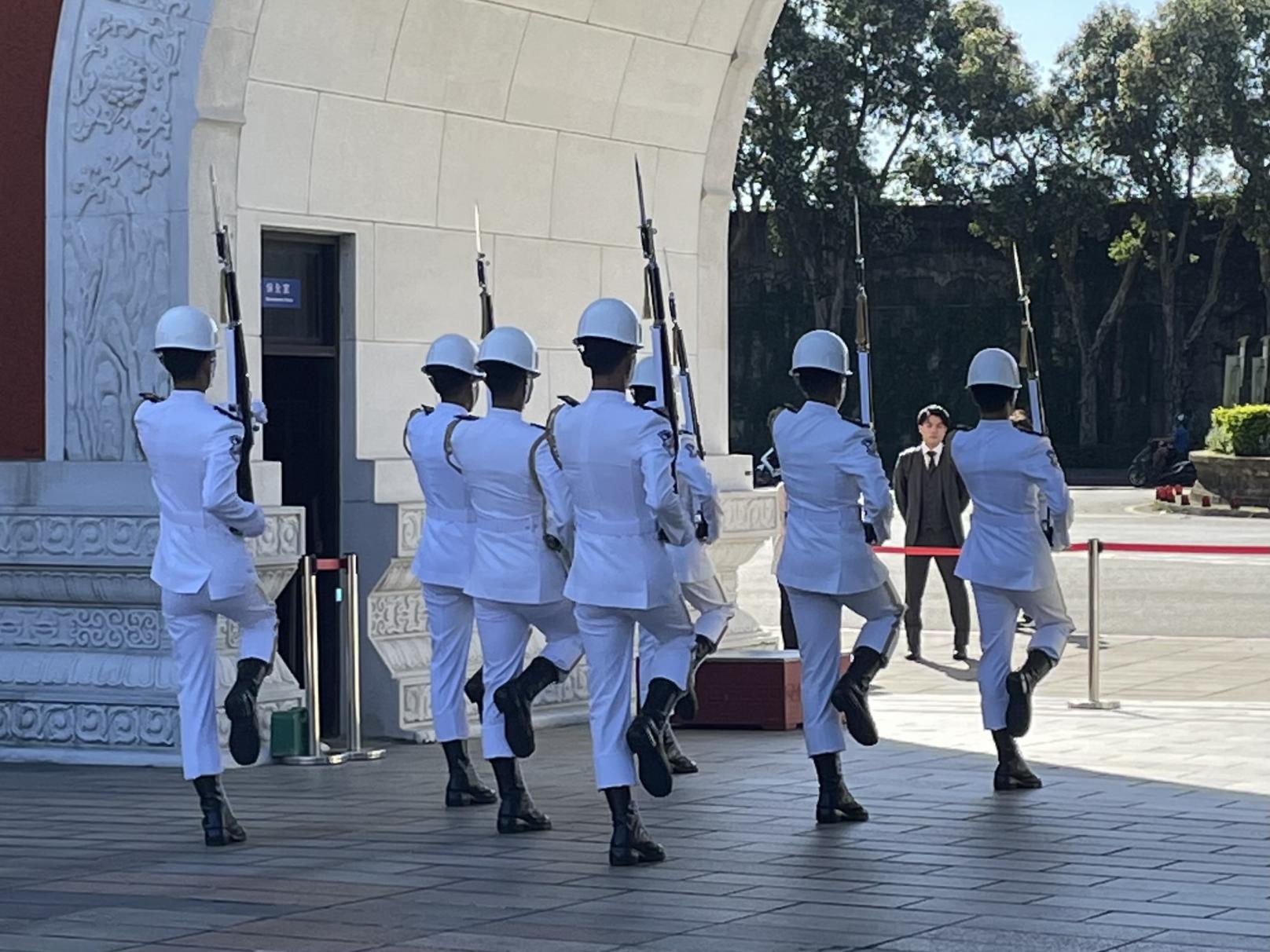 瞬き厳禁！！忠烈祠で衛兵交代を見るべし！-2