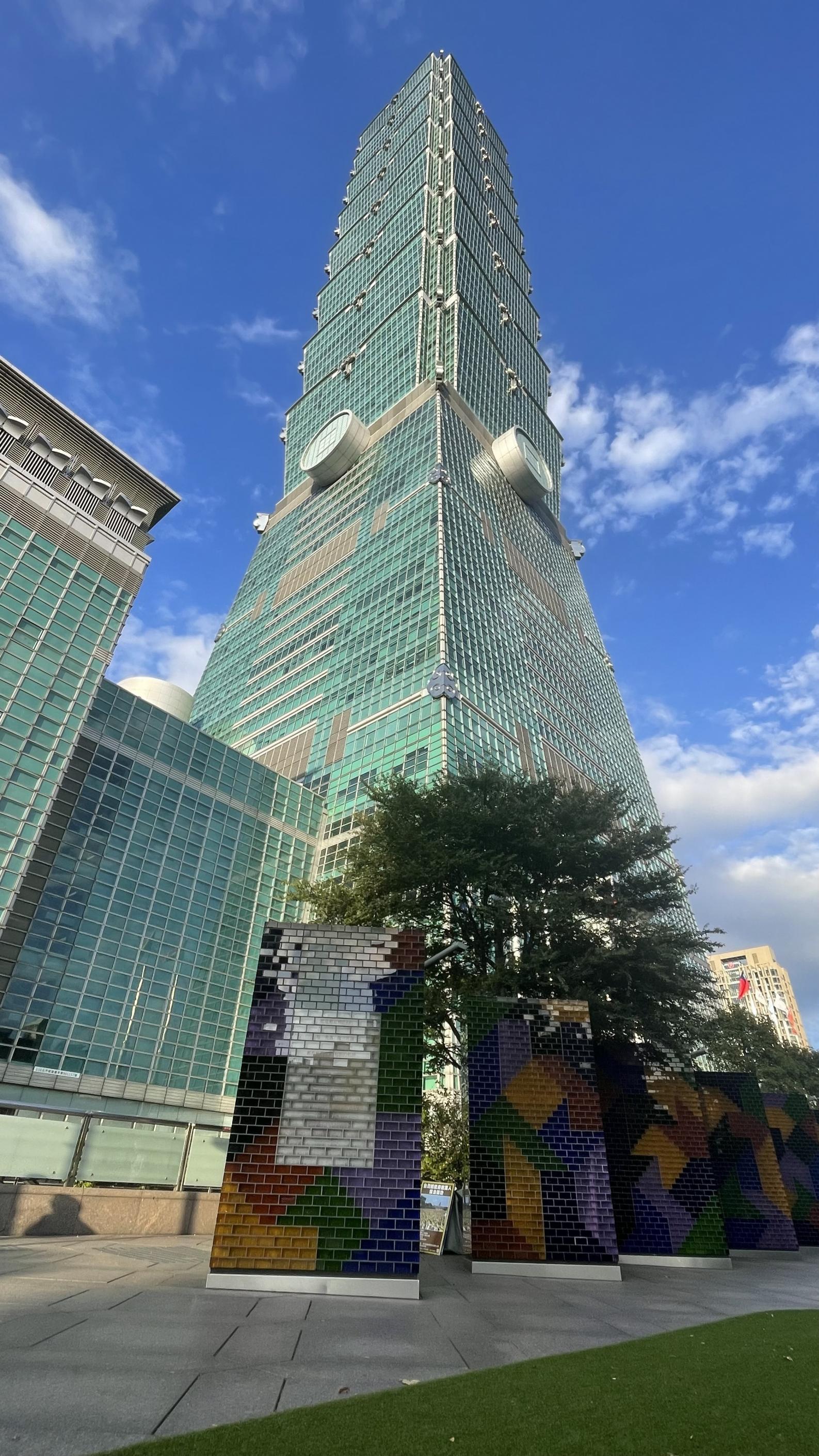 ギネスにも登録された超高層ビルで台湾市内を一望-0
